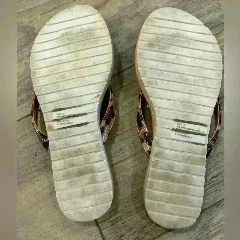 Bebe girls leopard print flip flops size 13